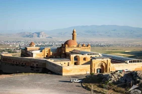 İshak Paşa Sarayı Tarihin Büyüsünü Yaşayın