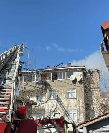 Ağrı Apartman Yangını 11 Kişi Yaralandı