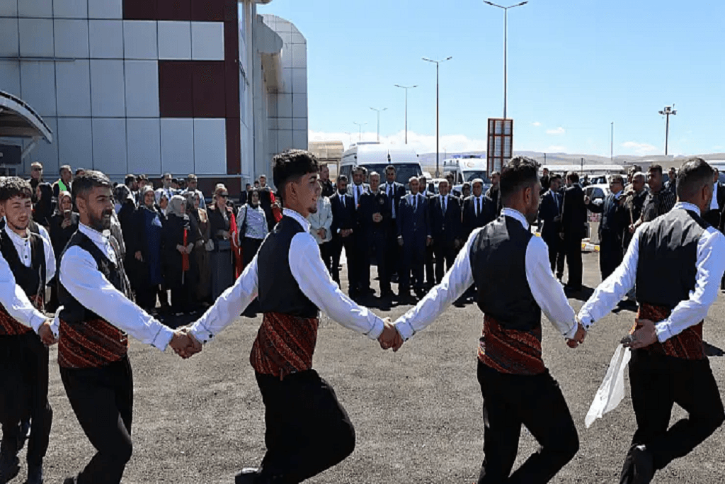 Bakan Yerlikaya Ağrıda Davul Zurna ile Karşılandı