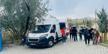 Doğubayazıt Kızılay Gönüllüleri Serinlik İkram Etti