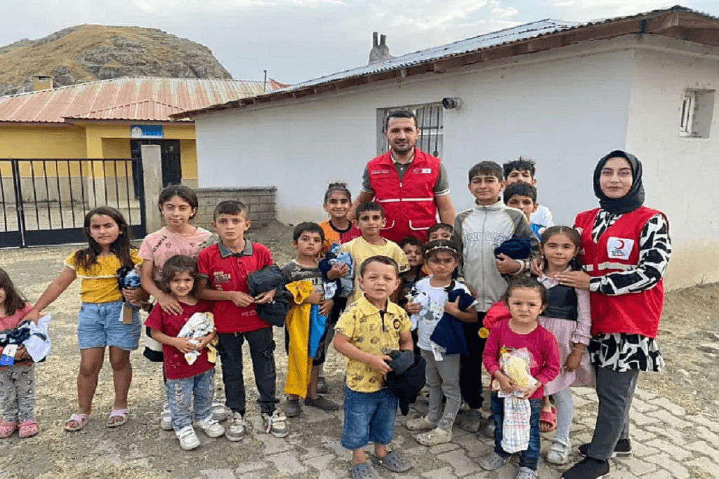 Kızılay etkinlikleriyle Gümüşyazı ve Başçavuş köylerinde