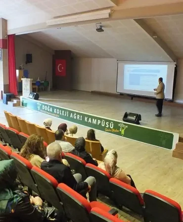 YKS Bilgilendirme Semineri Ağrı Doğa Kolejinde Velilere
