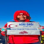 Ağrı Dağı Zirve Tırmanışı 12 Kadın Dağcı Bir Arada