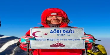 Ağrı Dağı Zirve Tırmanışı 12 Kadın Dağcı Bir Arada