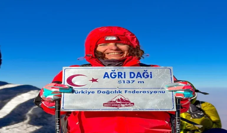 Ağrı Dağı Zirve Tırmanışı 12 Kadın Dağcı Bir Arada