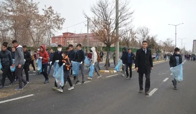 Eleşkirt’te Dere Temizliği Başkan Yakut’tan Çağrı