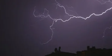 Ağrı'da Şimşekler Gecenin Karanlığını Aydınlattı