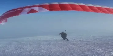 Ağrı Yamaç Paraşütü ile Gençler Uçuyor