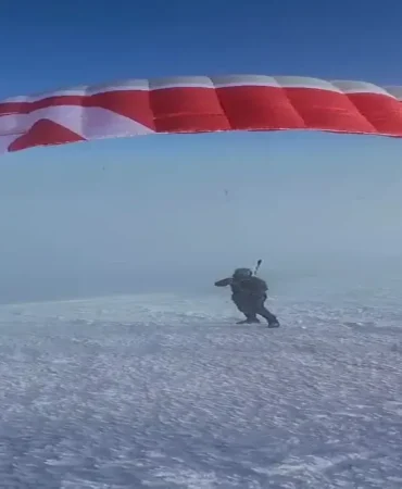 Ağrı Yamaç Paraşütü ile Gençler Uçuyor