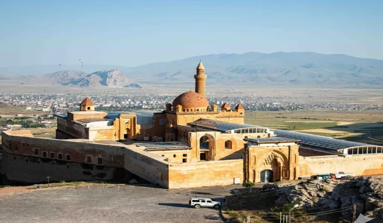 İshak Paşa Sarayı Romantik Bir Düğün Mekanı