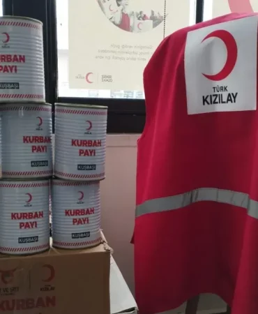 Kızılay Giyim Yardımı İhtiyaç Sahibi Ailelere Destek