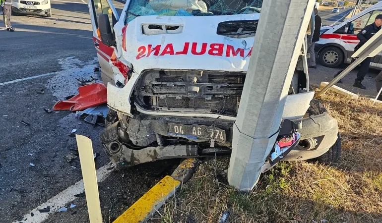 Ağrı Kaza Ambulans da Kazaya Karıştı! 7 Yaralı