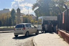 Ağrı Trafik Kazası Abide Meydanında İki Araç Çarpıştı