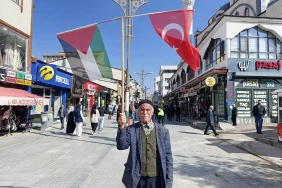 Direnişe devam Ağrıda tek başına Filistin için yürüyüş