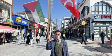 Direnişe devam Ağrıda tek başına Filistin için yürüyüş