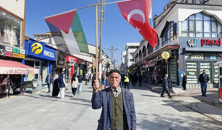 Direnişe devam Ağrı’da tek başına Filistin için yürüyüş