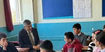 Diyadin Kaymakamı Furkan Korkusuz Öğrenci Taleplerini Dinledi  Eleşkirt Haber Diyadin Kaymakamı Furkan Korkusuz Öğrenci Taleplerini Dinledi
