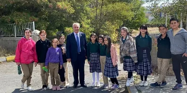 Eleşkirt'te çocuklar Başkan Ramazan Yakut ile saha ziyareti