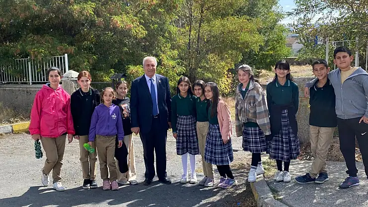 Eleşkirt’te çocuklar Başkan Ramazan Yakut ile saha ziyareti