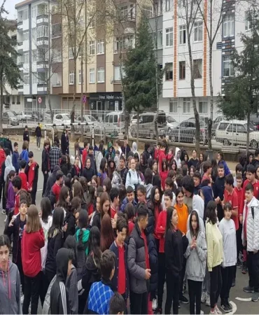 Afete Hazırlık Tatbikatı Ağrı Doğa Kolejinde Uygulama  Eleşkirt Haber Afete Hazırlık Tatbikatı Ağrı Doğa Kolejinde Uygulama