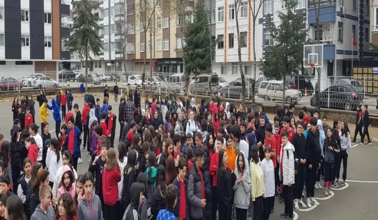Afete Hazırlık Tatbikatı Ağrı Doğa Koleji’nde Uygulama