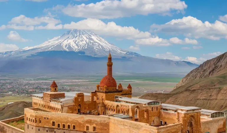 İshak Paşa Sarayı Gezisi ile Öğrenciler Tarihi Keşfediyor